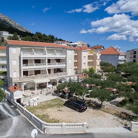 Ante Apartment *