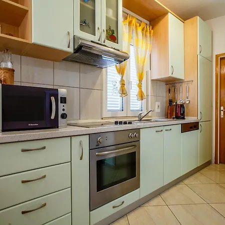 Ante Apartment *