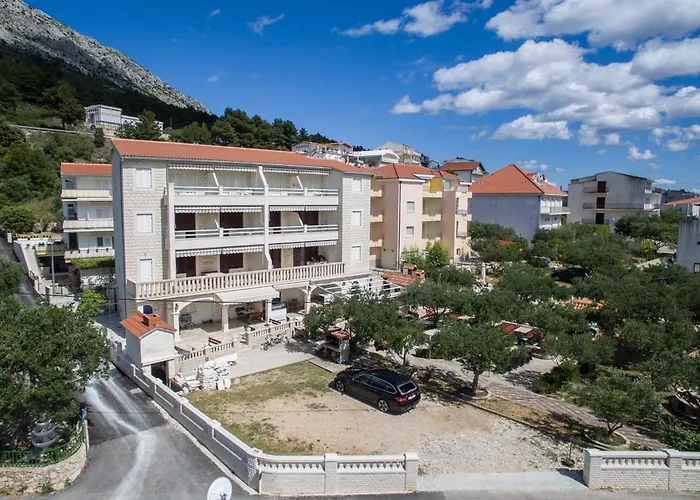 Ante Apartment *